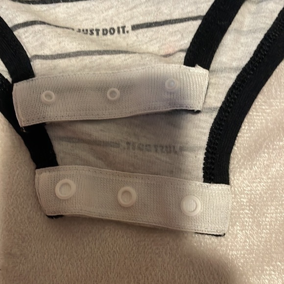 Nike long sleeve onesie size 18 months - Picture 2 of 3